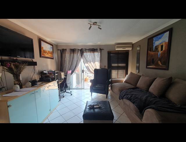 2 BEDROOM SECTIONAL TITLE FOR SALE IN SOUTH CREST